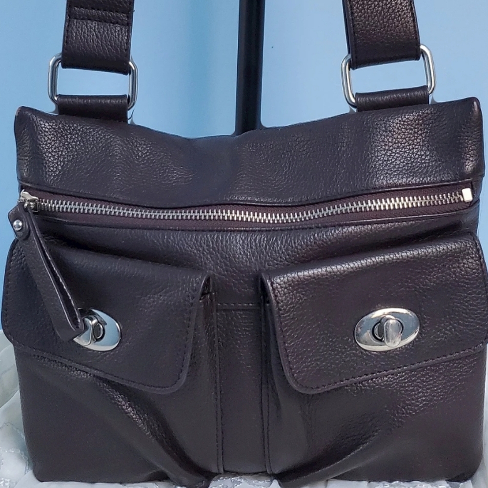 🎈SALE 2 For $40🎈Genuine pebbled leather crossbody/messanger bag by Danier